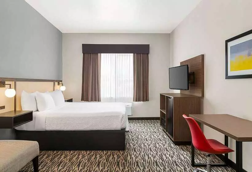 Szálloda Ramada By Wyndham Marina