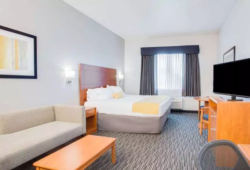 Szálloda Ramada By Wyndham Marina