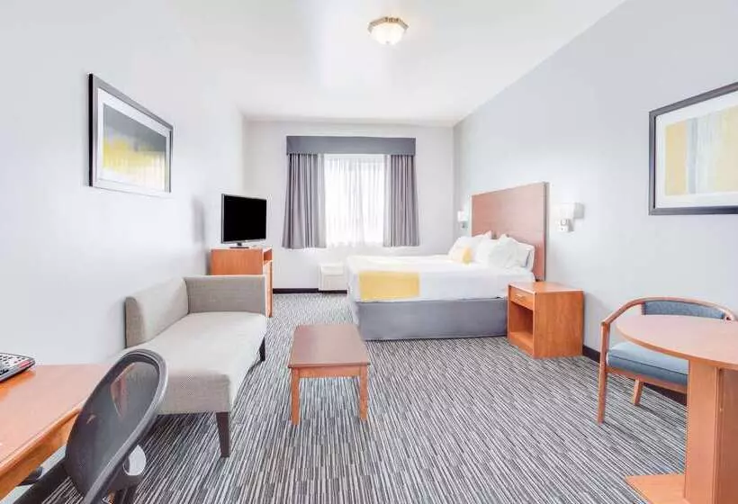 Szálloda Ramada By Wyndham Marina