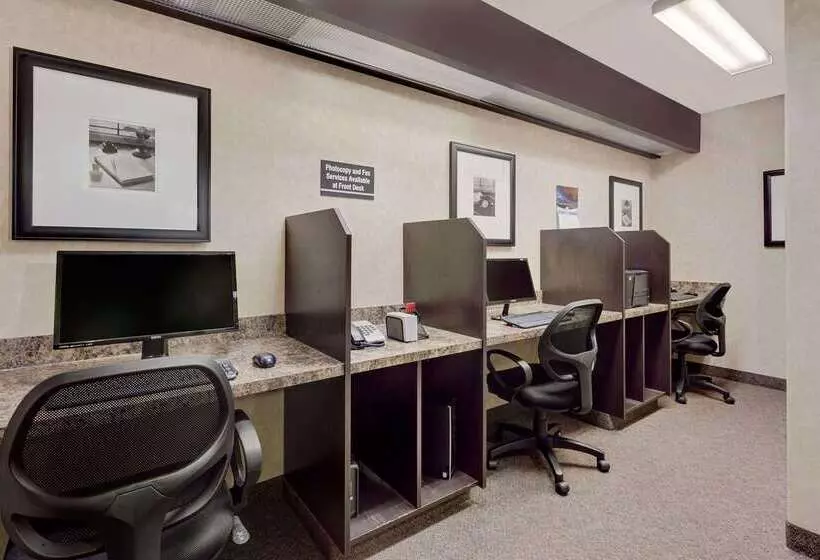 호텔 Ramada By Wyndham Stettler