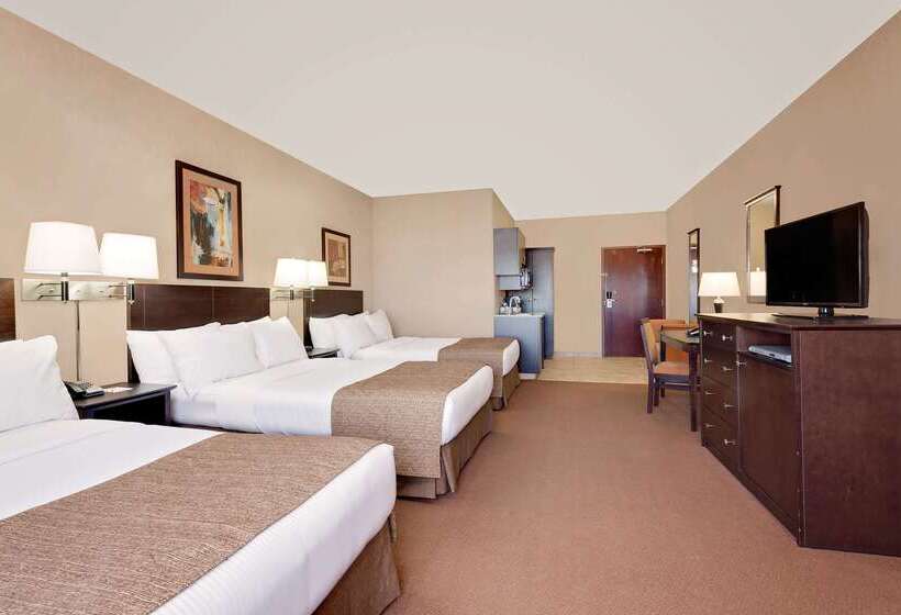 Отель Ramada By Wyndham Stettler