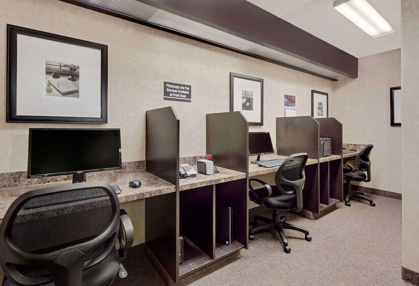 ホテル Ramada By Wyndham Stettler