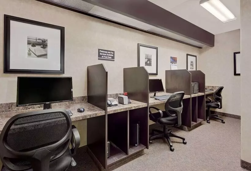 호텔 Ramada By Wyndham Stettler