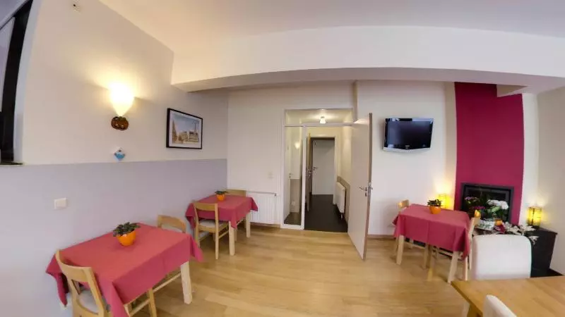 هتل Rooms & Apartments Housingbrussels