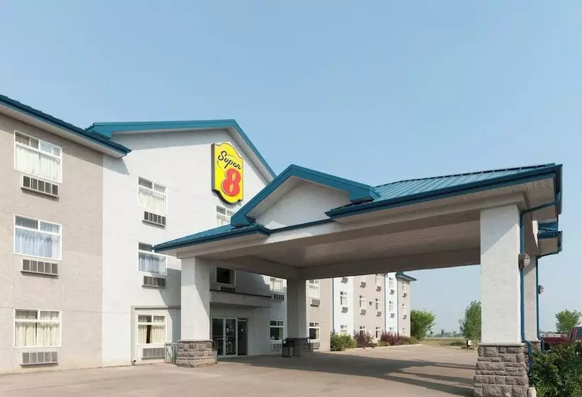 Отель Super 8 By Wyndham Fort Saskatchewan