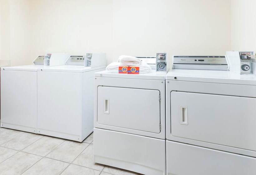 Szálloda Super 8 By Wyndham Fort Saskatchewan