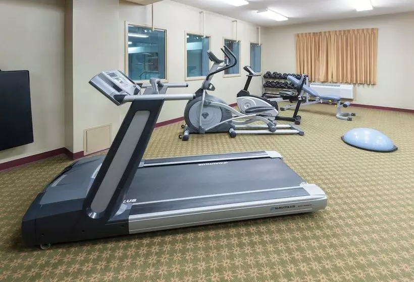 Отель Super 8 By Wyndham Fort Saskatchewan