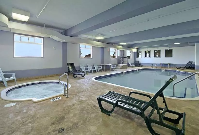 Отель Super 8 By Wyndham Fort Saskatchewan