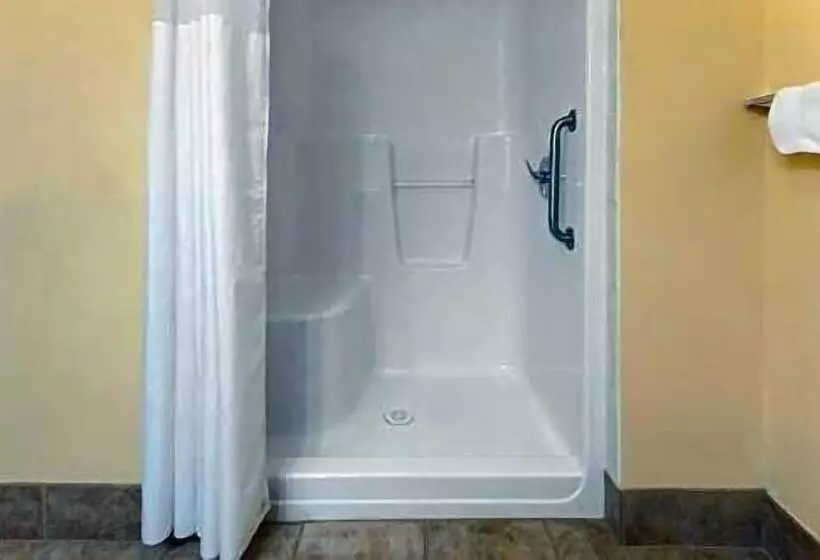 Отель Super 8 By Wyndham Fort Saskatchewan