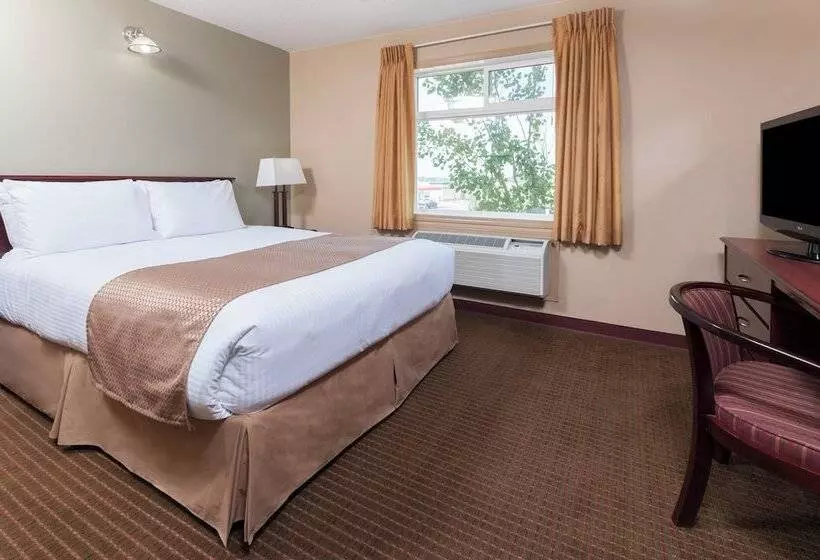 Отель Super 8 By Wyndham Fort Saskatchewan