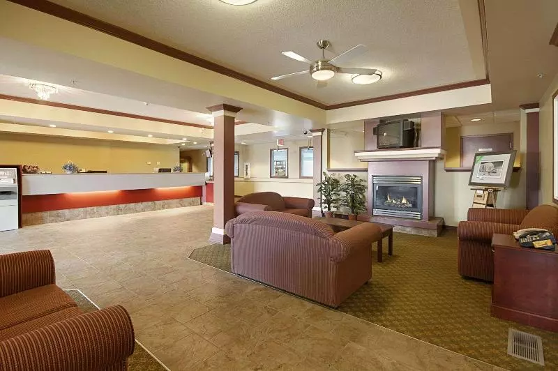 Отель Super 8 By Wyndham Fort Saskatchewan