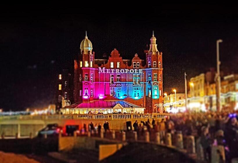 Отель The Metropole