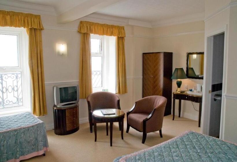 Отель The Metropole