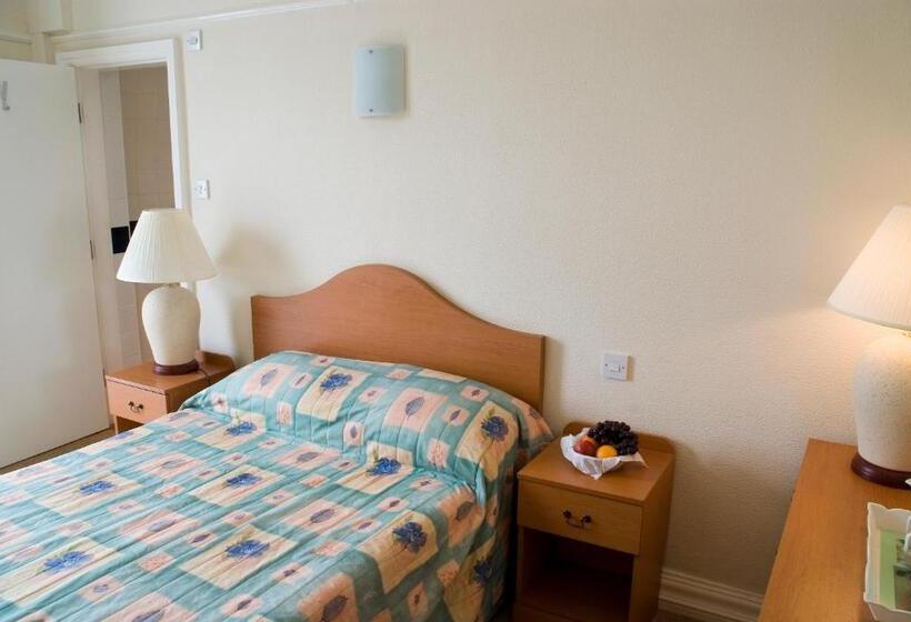 Отель The Metropole