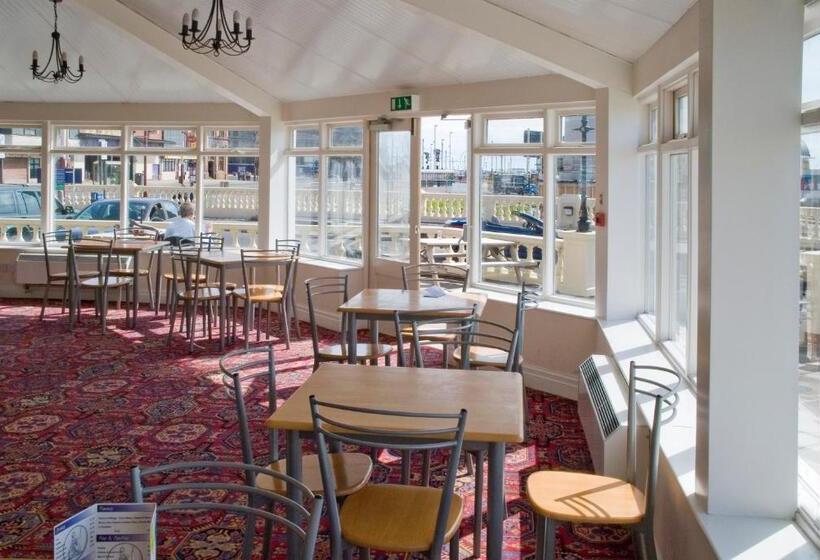 Отель The Metropole