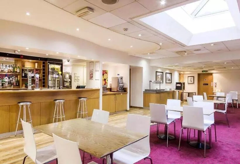 酒店 Travelodge Guildford