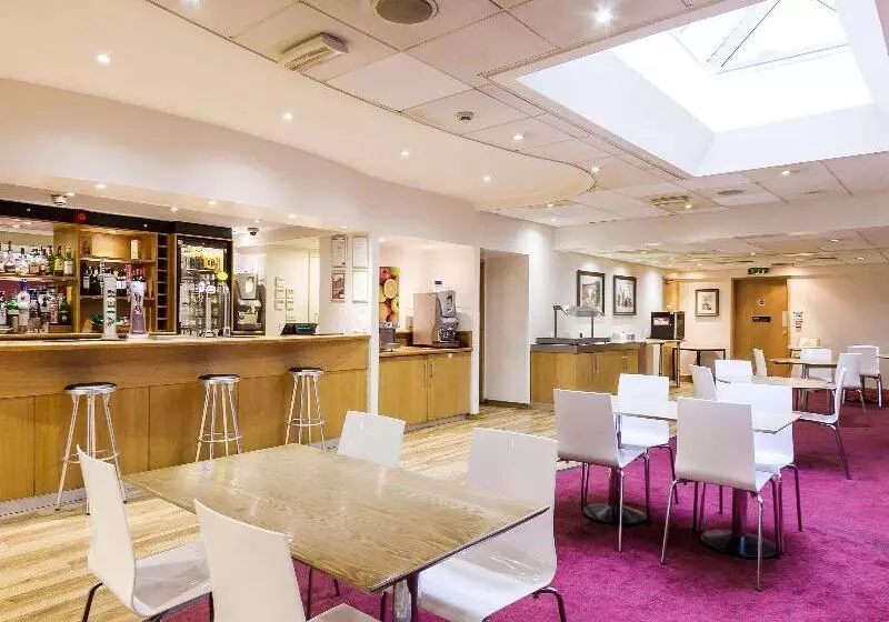 酒店 Travelodge Guildford