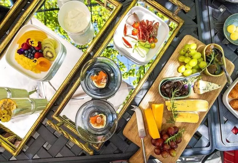 La Fontaine Boutique Hotel By The Oyster Collection