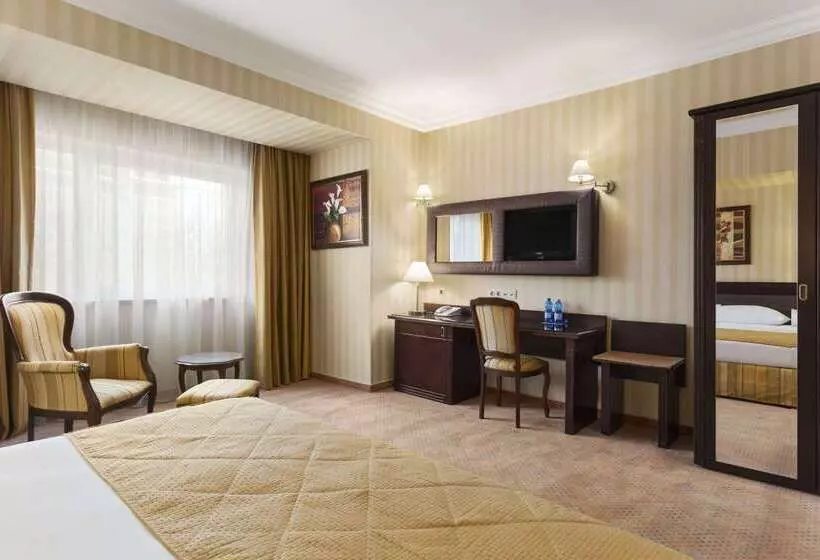 Ramada Hotel & Suites By Wyndham Bucharest North