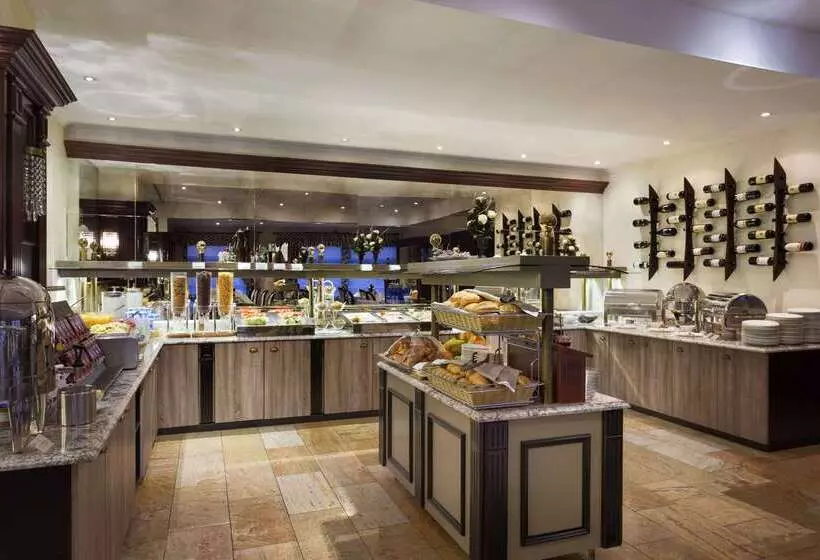 Ramada Hotel & Suites By Wyndham Bucharest North