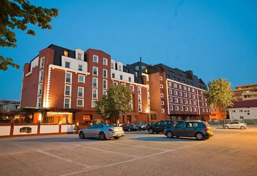 Ramada Hotel & Suites By Wyndham Bucharest North