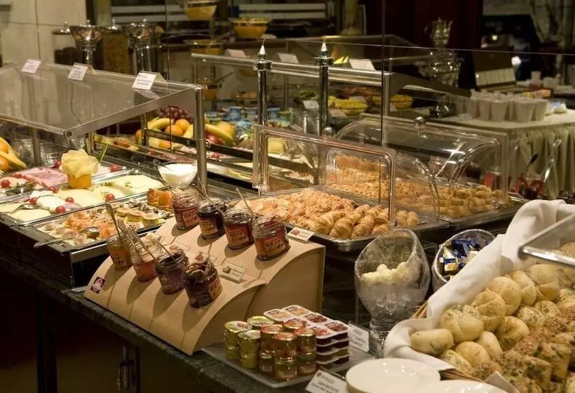 Ramada Hotel & Suites By Wyndham Bucharest North