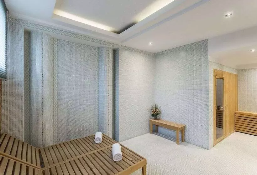 Ramada Hotel & Suites By Wyndham Bucharest North