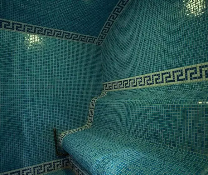 Ramada Hotel & Suites By Wyndham Bucharest North