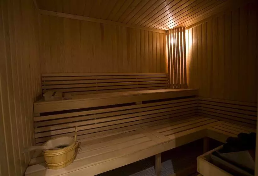 Ramada Hotel & Suites By Wyndham Bucharest North