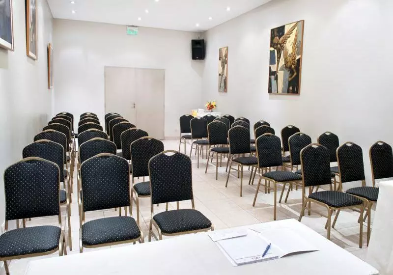 هتل Reino del Plata