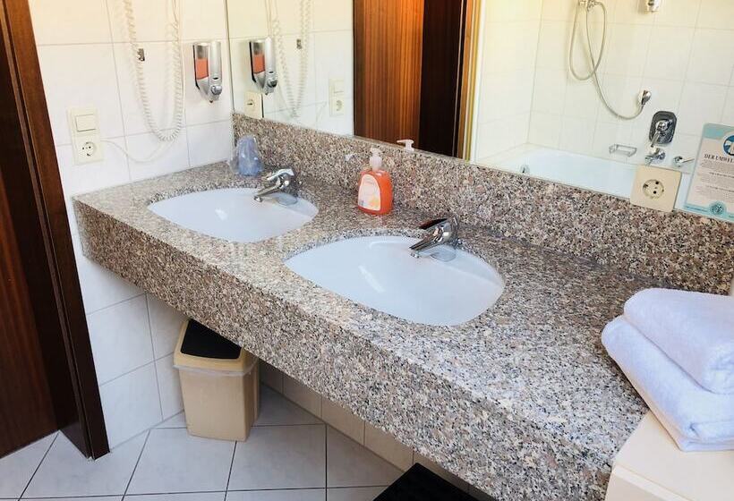 בית מלון כפרי Restaurant Und Gästehaus Löwen