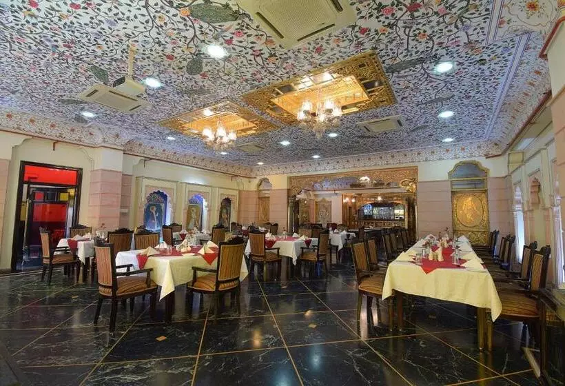 هتل Umaid Mahal A Heritage Style Boutique