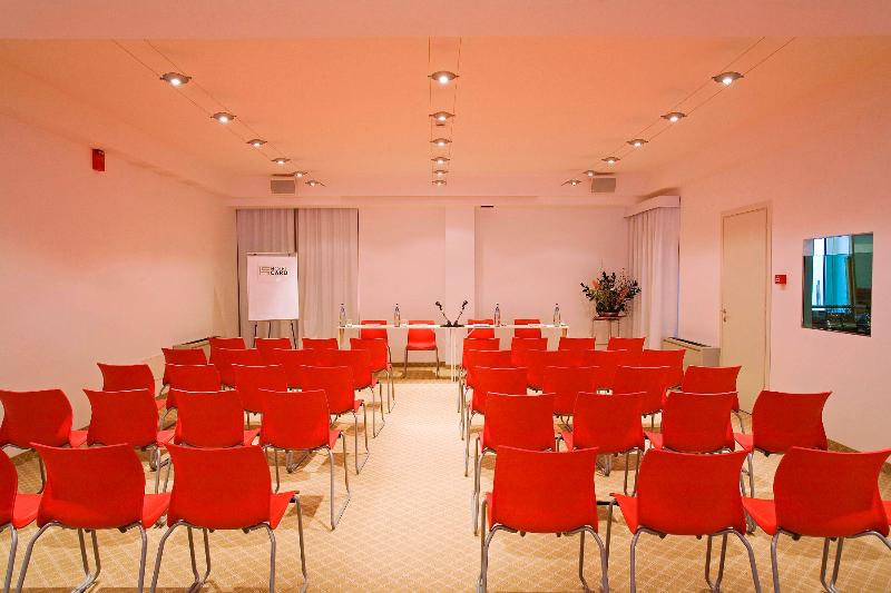 هتل Card International