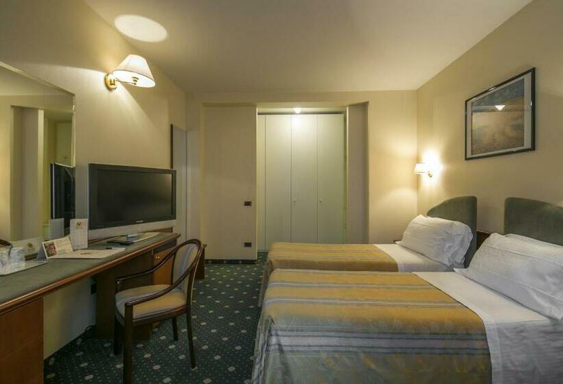 Отель Falco D'oro