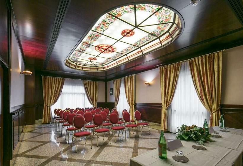 Отель Falco D'oro