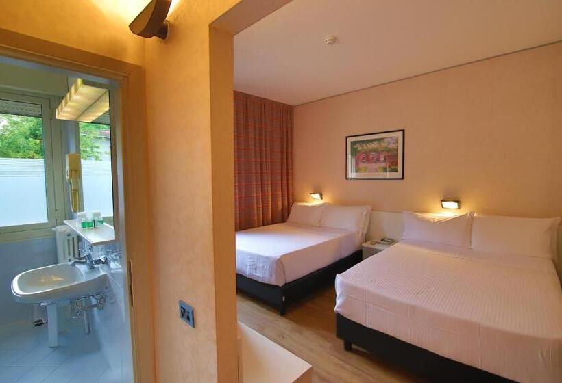 Отель Falco D'oro