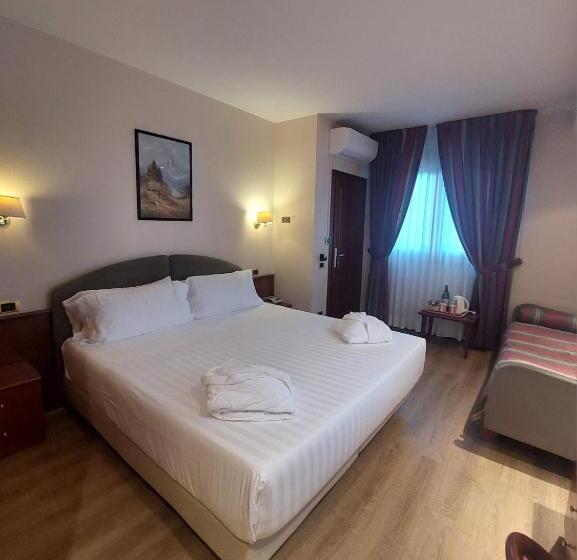 Отель Falco D'oro