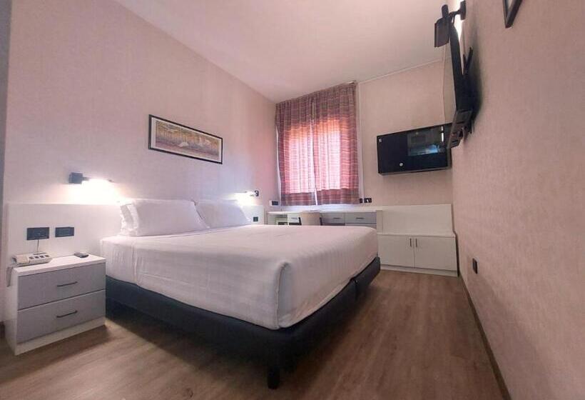 Отель Falco D'oro