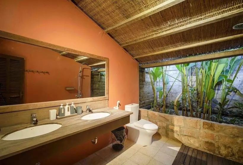 هتل Mango Bay Resort