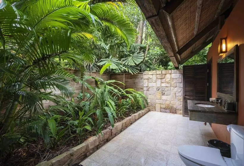 هتل Mango Bay Resort