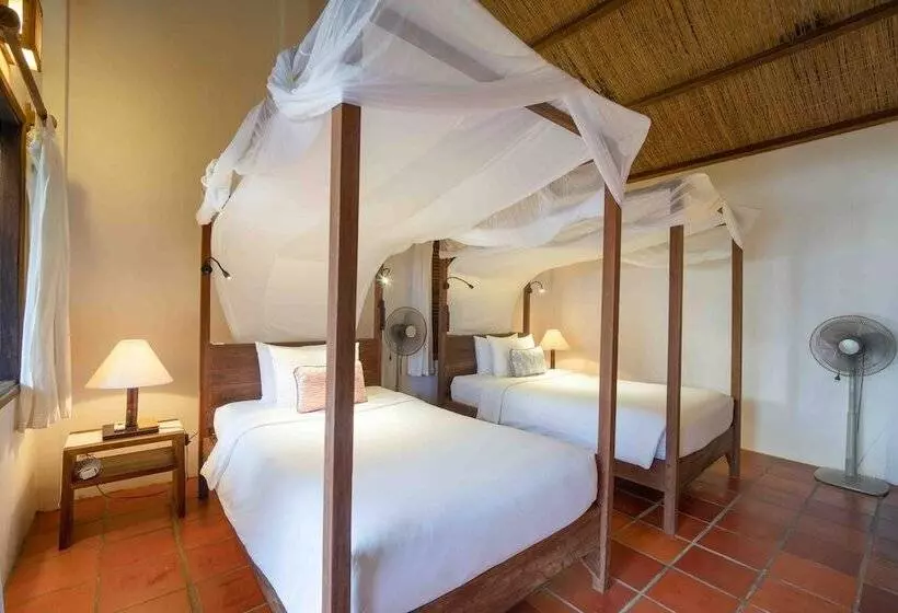 هتل Mango Bay Resort