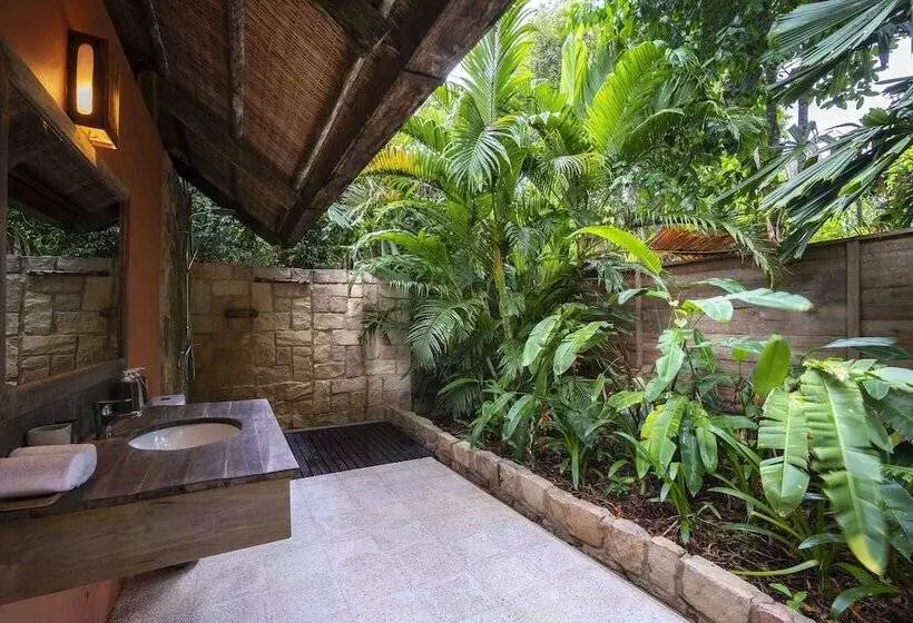 هتل Mango Bay Resort