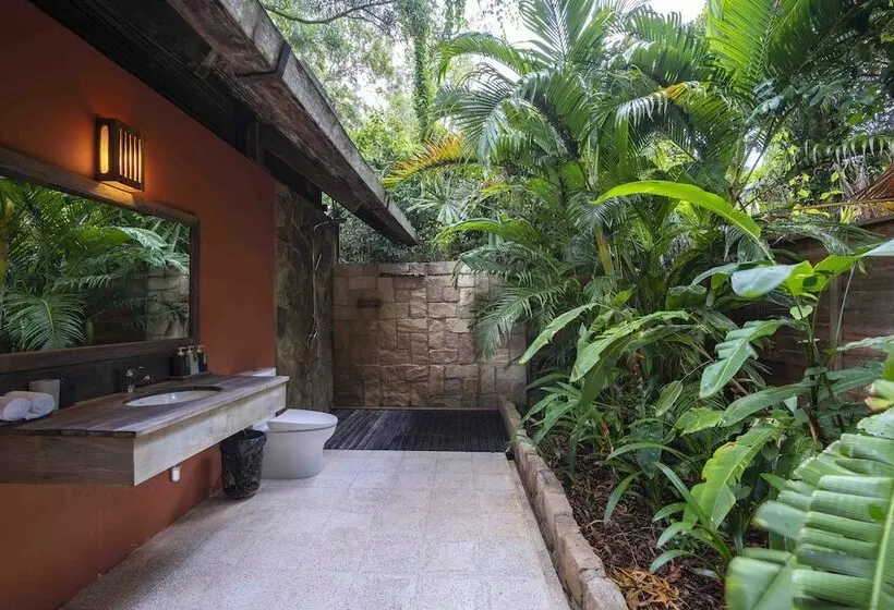 هتل Mango Bay Resort