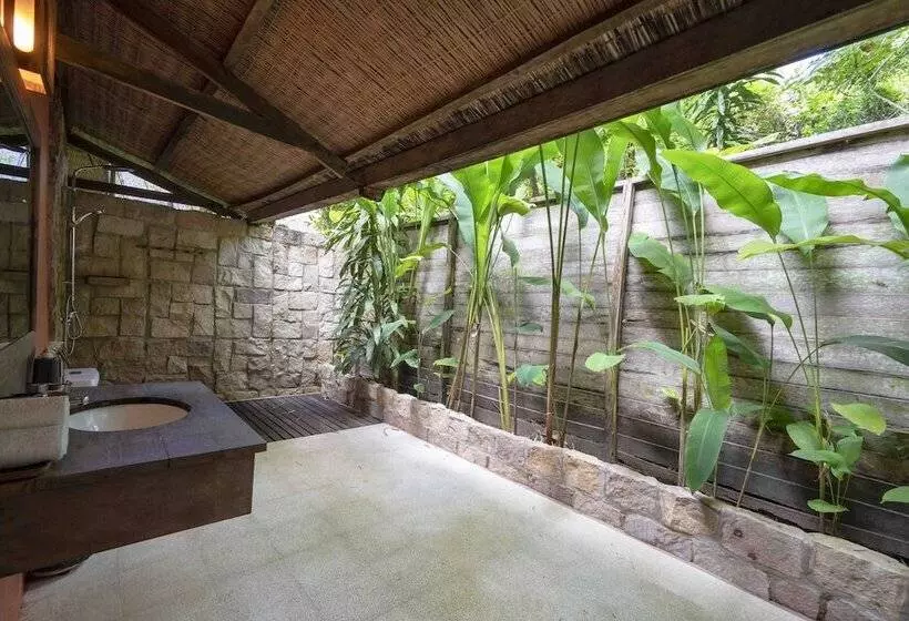 هتل Mango Bay Resort