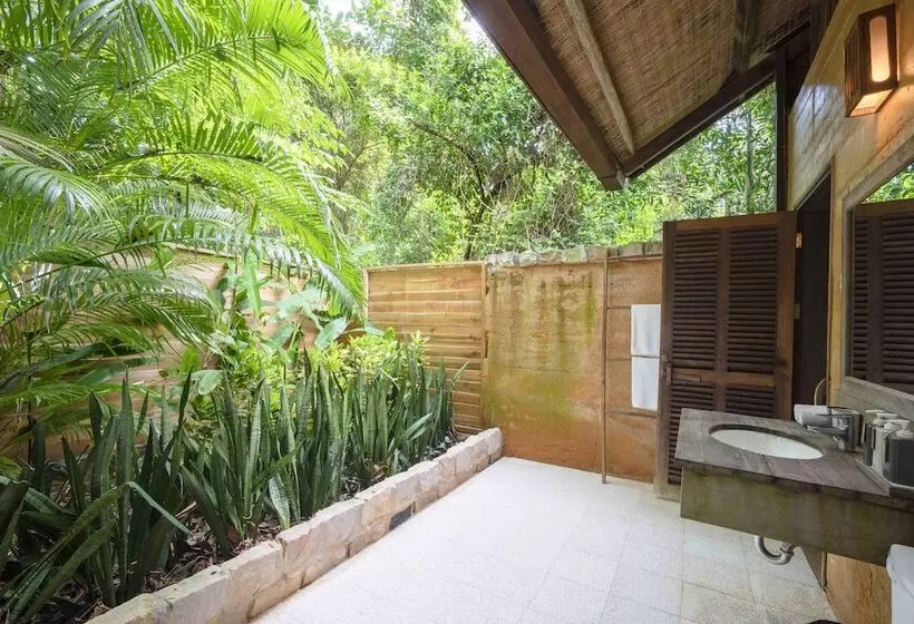 هتل Mango Bay Resort