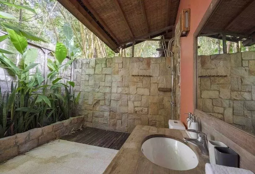 هتل Mango Bay Resort