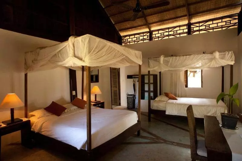 هتل Mango Bay Resort