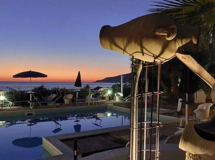 ホテル Piccolo Mondo