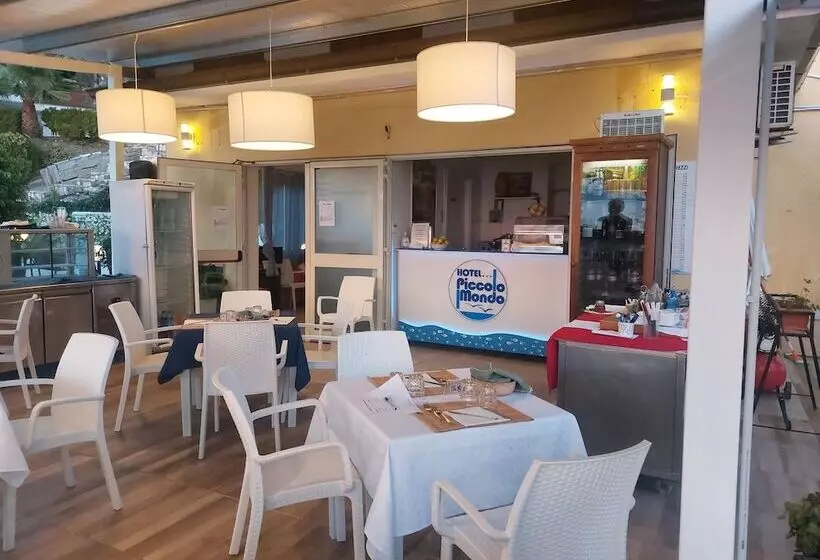 ホテル Piccolo Mondo