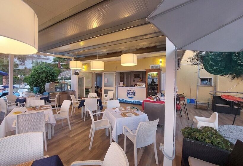 ホテル Piccolo Mondo